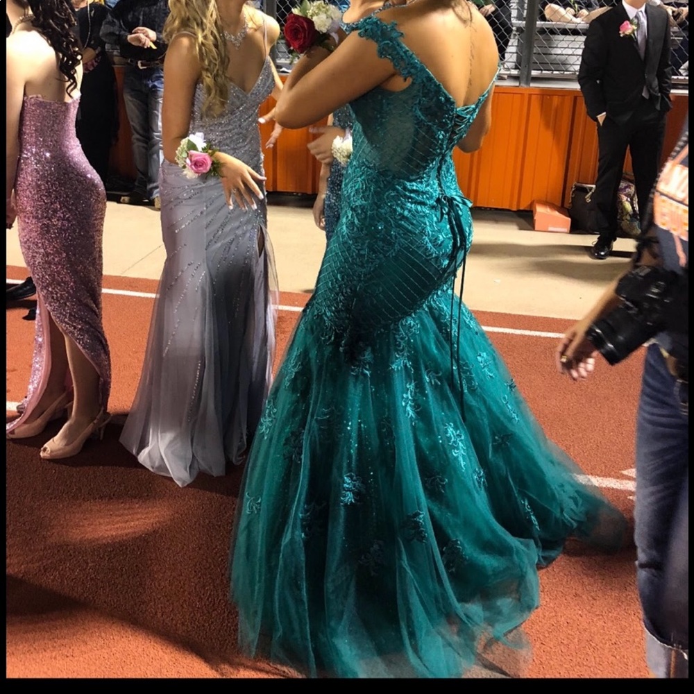 A BEAUTIFUL PROM DRESS